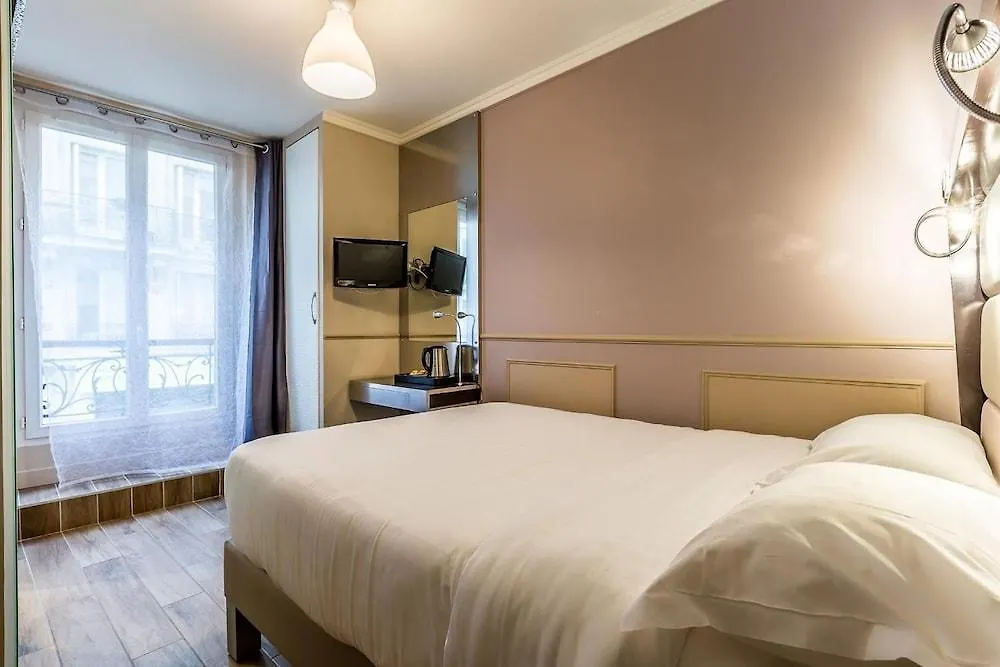 Hotel District Republique 2*